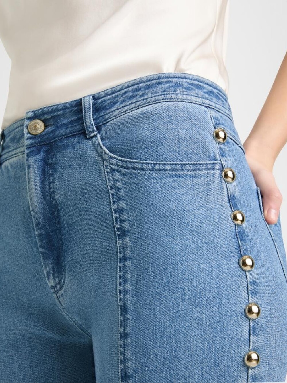 Cinq A Sept Shailene Studded Flare Jeans - Picture 4 of 4